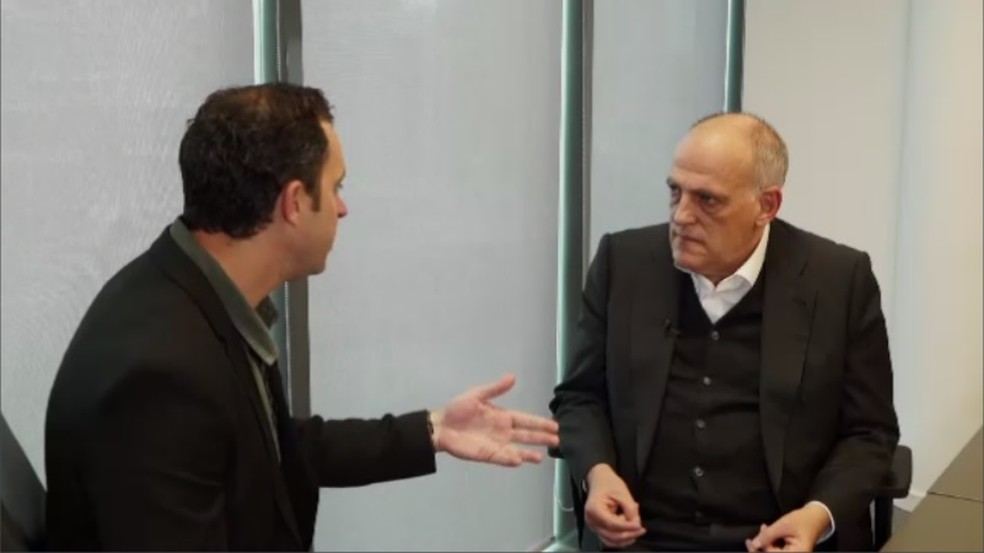 Guilherme Pereira em entrevista exclusiva com o presidente da LaLiga, Javier Tebas — Foto: Reprodução / TV Globo