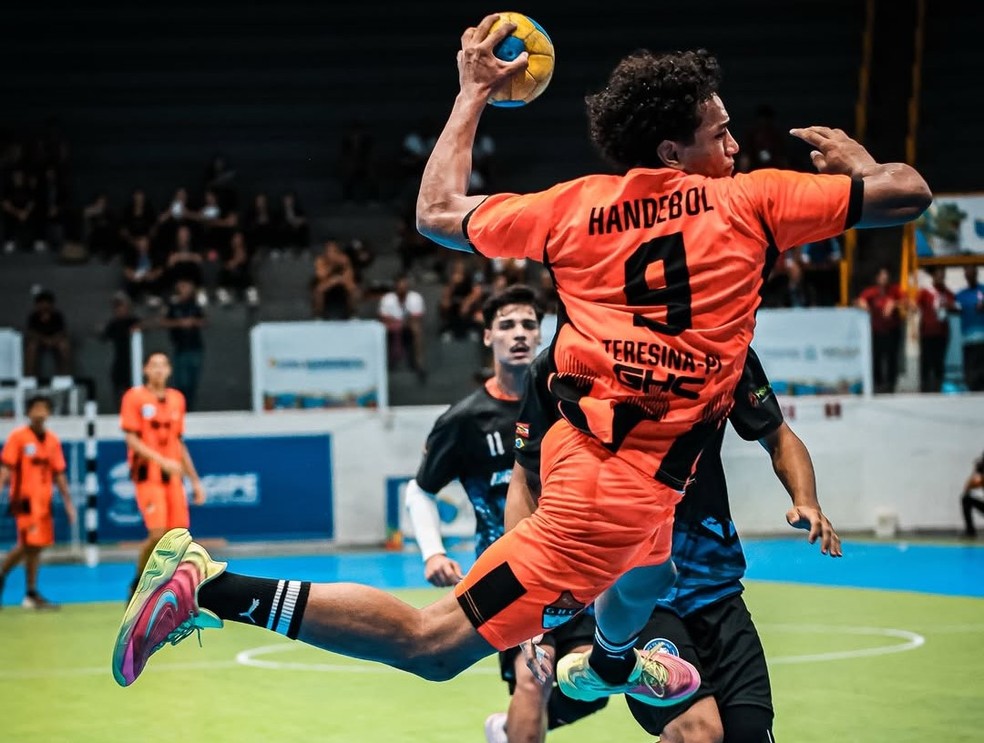 GHC na semifinal – elenco em ação nos Jogos Escolares
