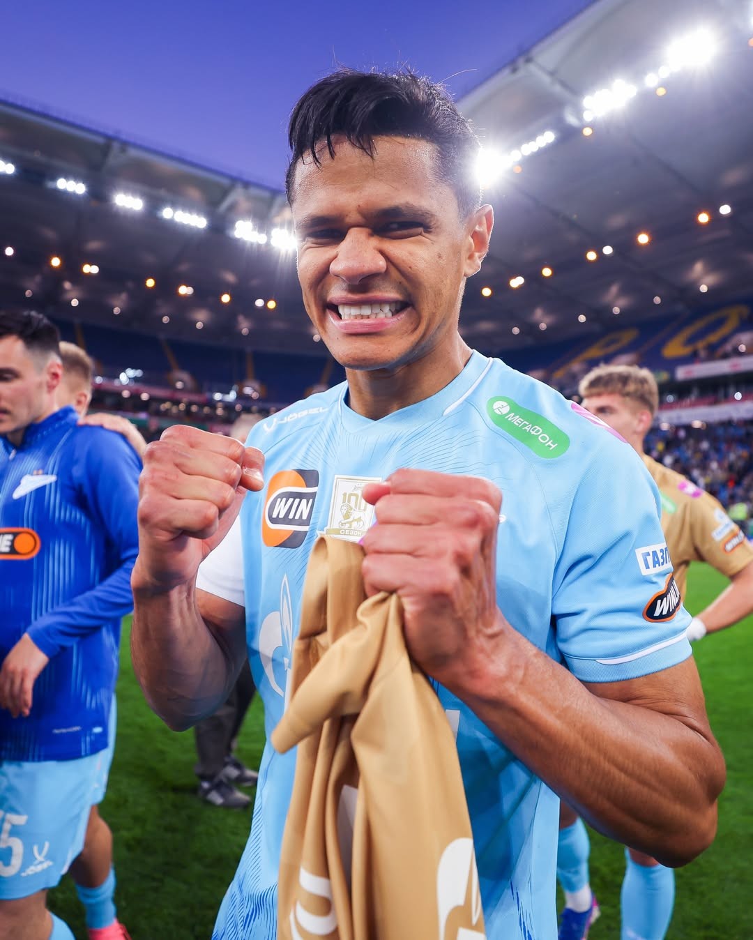 Douglas Santos é hexacampeão russo com o Zenit na véspera de convocação: "Felicidade enorme"