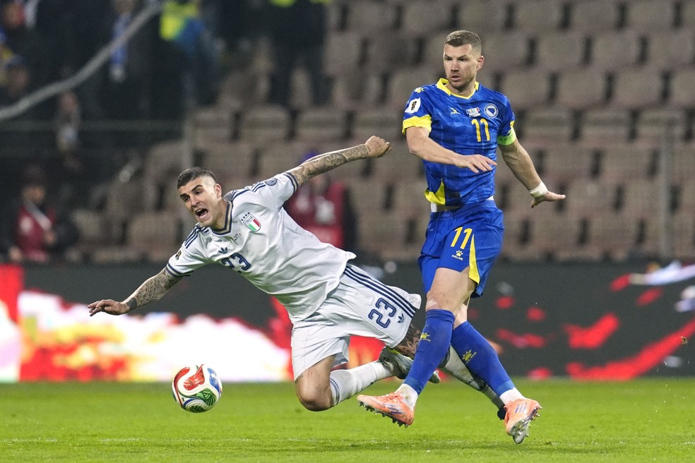 Edin Dzeko em ação — Quarentões da Copa