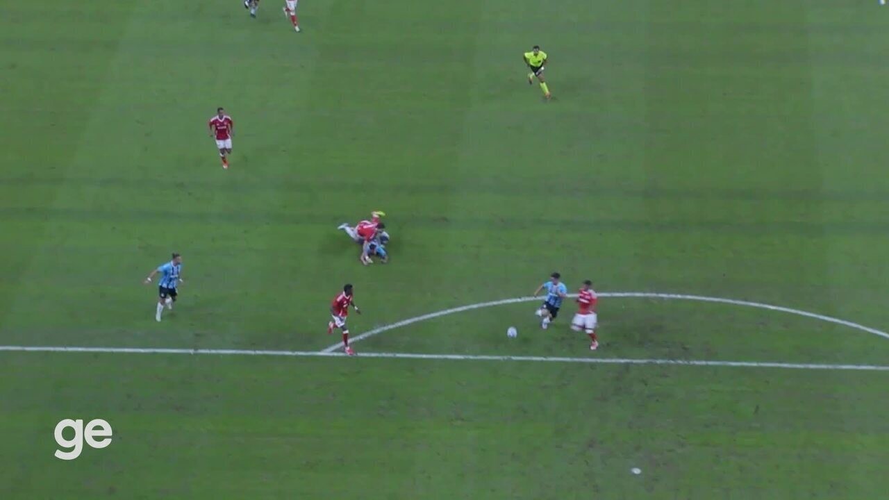 Pênalti não marcado a favor do Grêmio gera polêmica no Gre-Nal.