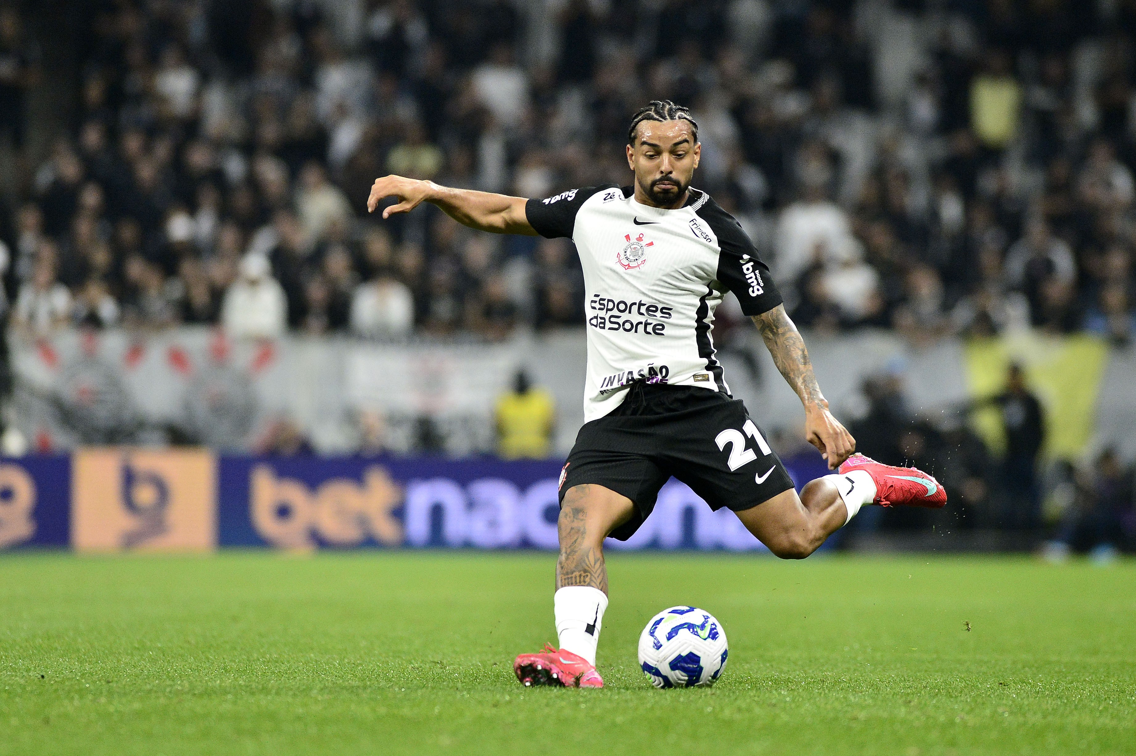 Bidu se destaca sob comando de Dorival e impulsiona ataque do Corinthians