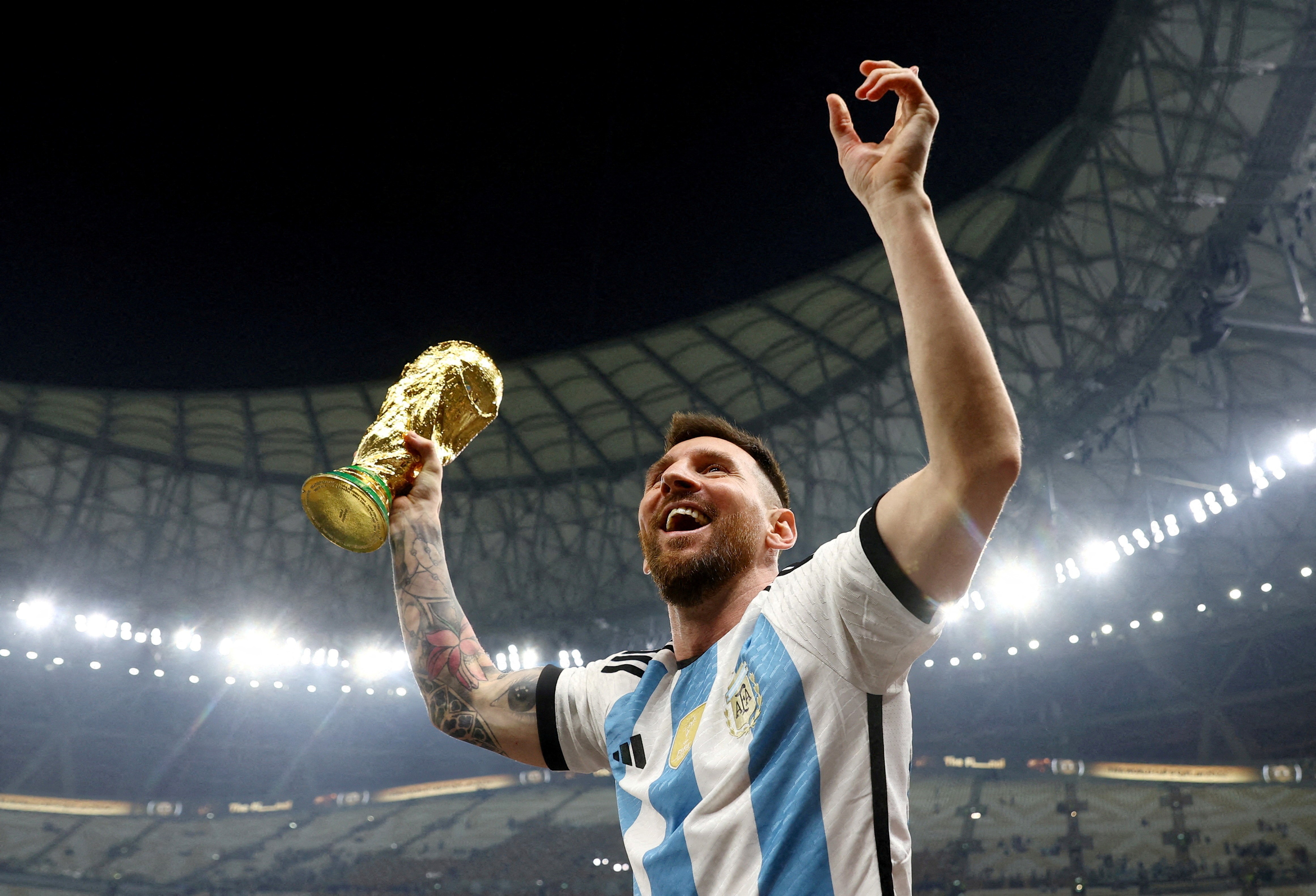 Scaloni revela nova hierarquia de capitães da Argentina após aposentadoria de Messi
