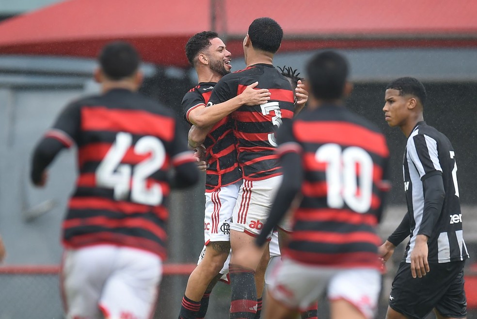 Flamengo vence Botafogo de virada pela Taça Guanabara Sub-20