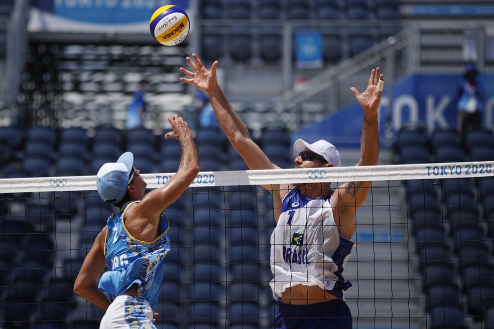 Vôlei de praia: Duplas brasileiras se recuperam e vencem seus jogos nos  Jogos Olímpicos de Tóquio - ISTOÉ Independente