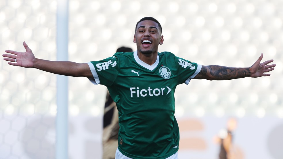 Riquelme Fillipi comemora gol do Palmeiras contra o Athletico pelo Brasileirão Sub-20 — Foto: Fabio Menotti/Palmeiras