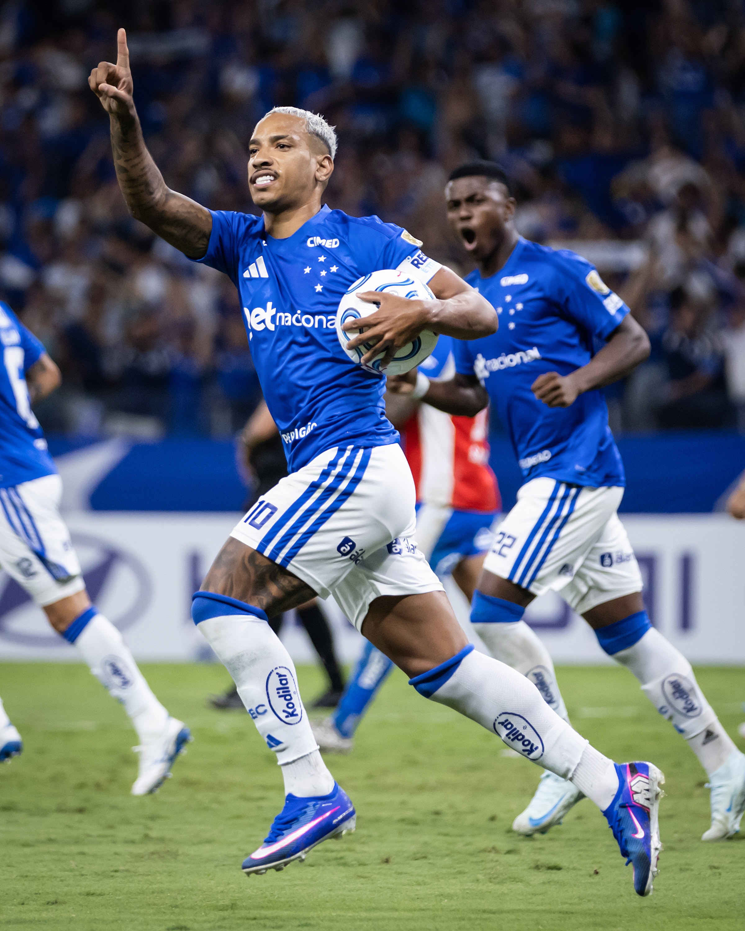Trio de R$ 250 milhões: o peso dos desfalques do Cruzeiro