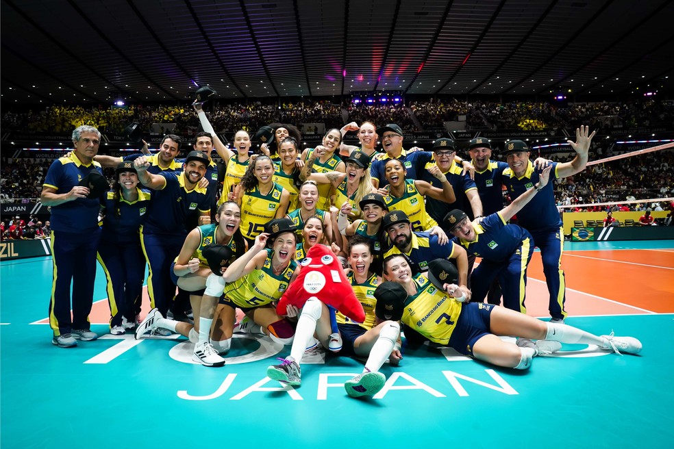Brasil vence o Japão e garante a vaga nas Olimpíadas de Paris 2024 — Foto: FIVB