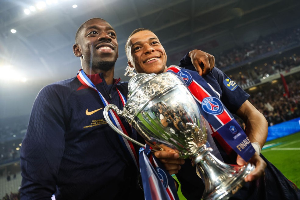 Dembélé e Mbappé na conquista da Copa da França, contra o Lyon, em maio de 2024 — Foto: Getty Images
