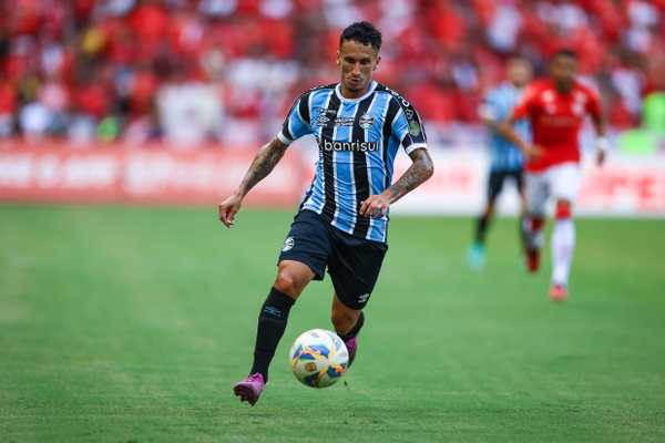 Dodi alcança feito destacado em estreia pelo Grêmio e comemora desempenho no clube.