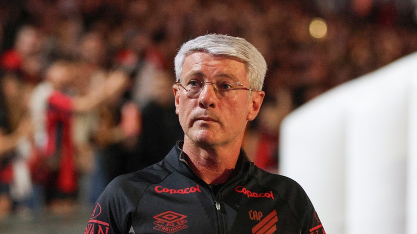 Athletico não terá Odair em dois jogos na volta da Data Fifa; súmula relata ofensas a Daronco