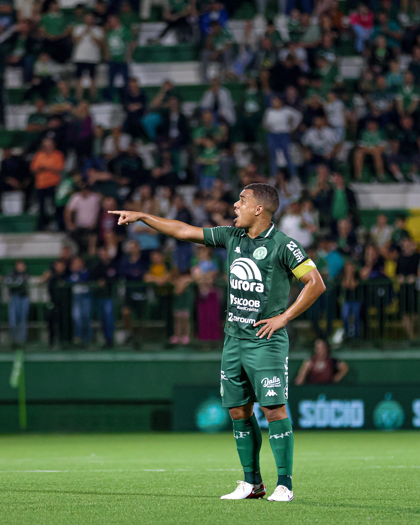 Titular da Chapecoense na campanha do acesso retorna após nove meses afastado