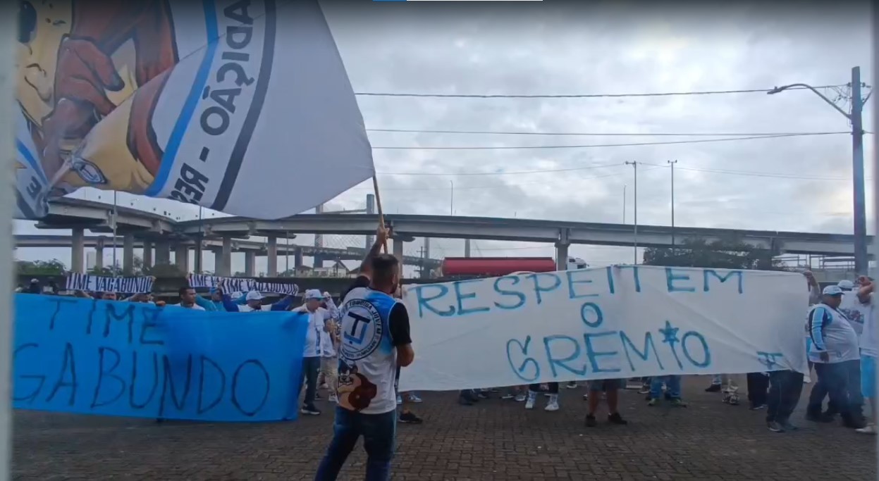 Torcida do Grêmio protesta novamente: Time sem vergonha