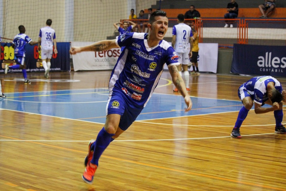 Campeonato Paulista de Futsal 2023: Líderes se Destacam nos Grupos