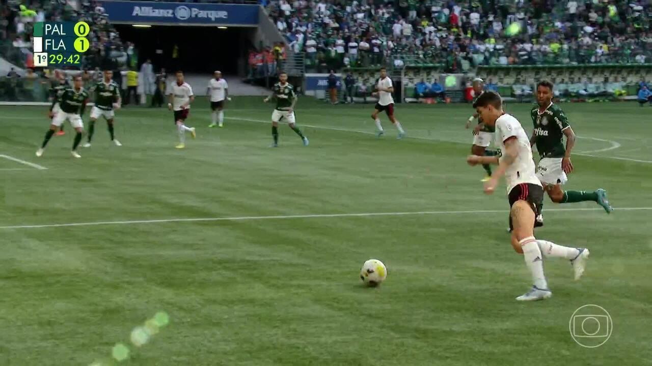 Santos procura o Flamengo e tenta contratação de Victor Hugo