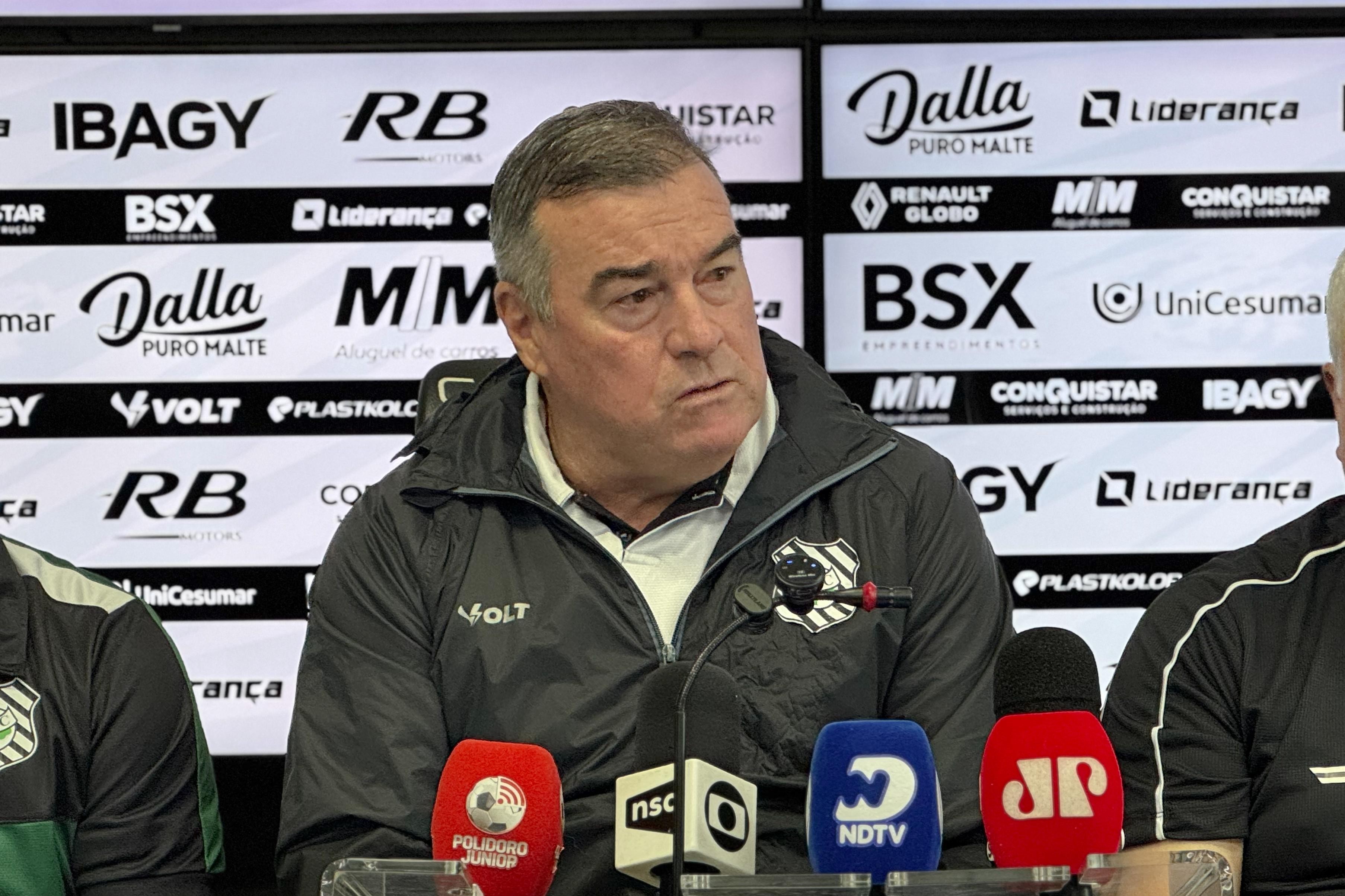 Pintado crava mudanças no Figueirense: "Sistema diferente"