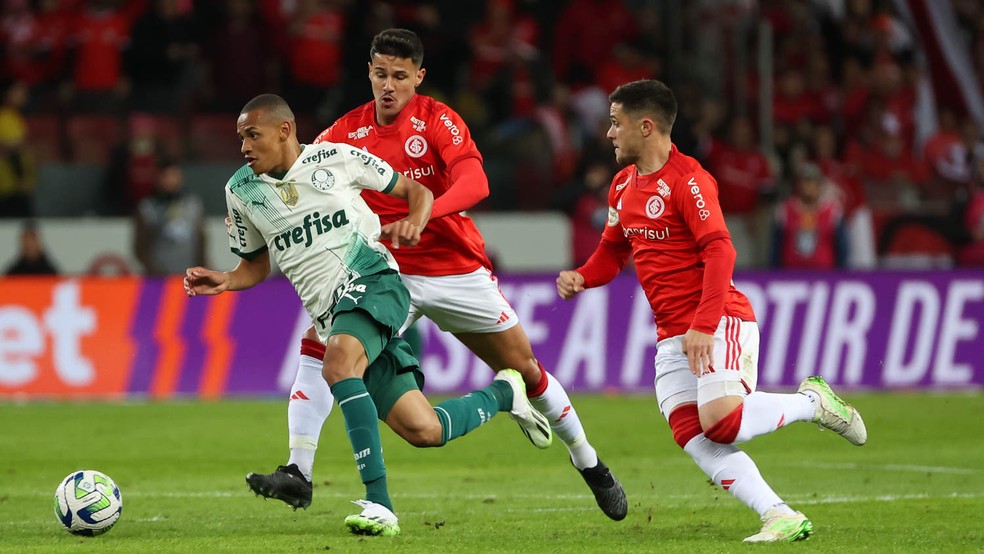 Jhon Jhon em ação pelo Palmeiras contra o Internacional  — Foto: Cesar Greco/ Palmeiras