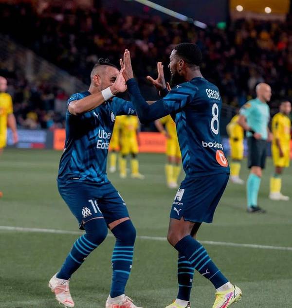 Amigos, padrinhos e agora rivais: Gerson e Payet se reencontram em alta no Flamengo x Vasco