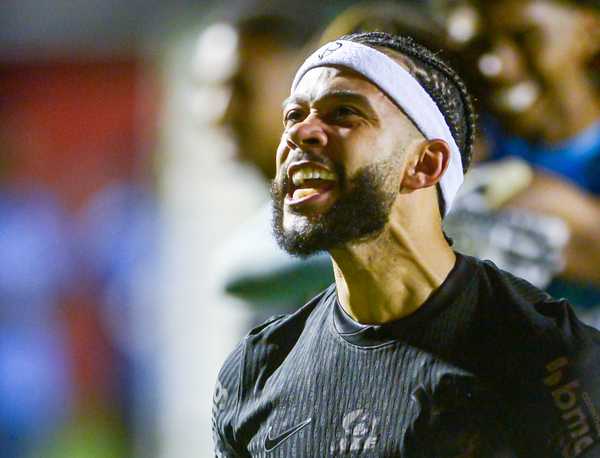 PERTO DO TOPO! Aproveitamento do Corinthians após contratar Memphis sobe absurdamente