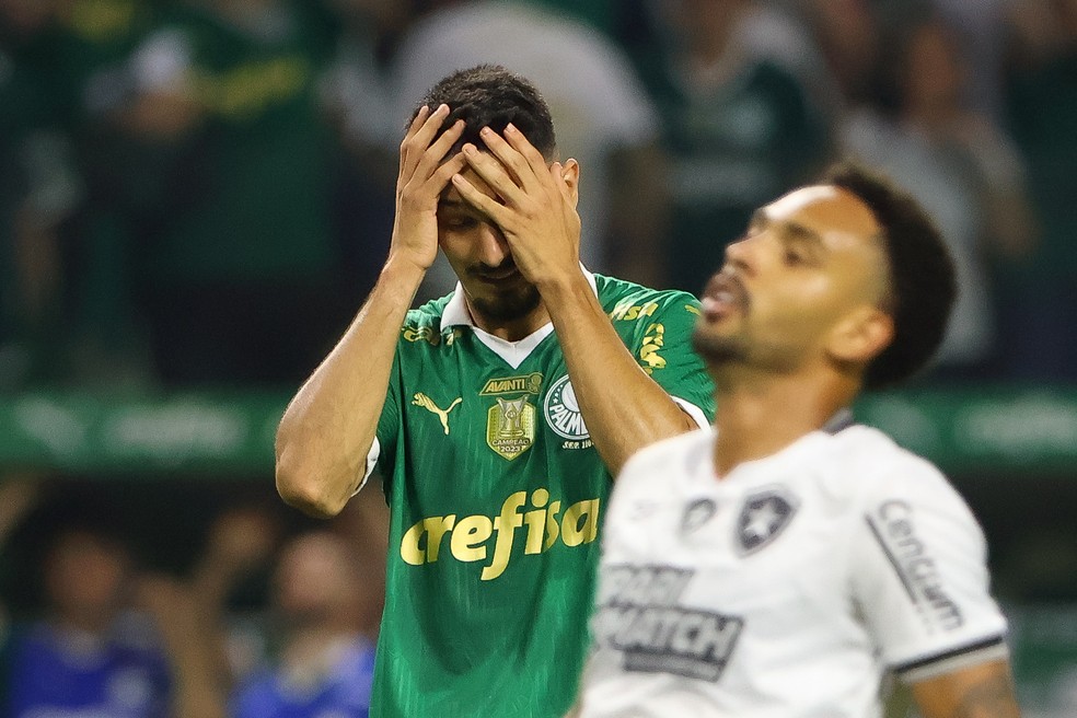 Flaco Lpez lamenta durante a partida entre Palmeiras e Botafogo  Foto: Joisel Amaral/AGIF