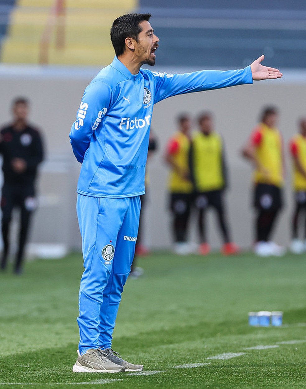 Artur Itiro comanda time Sub-17 do Palmeiras no Brasileiro — Foto: Fabio Menotti/Palmeiras