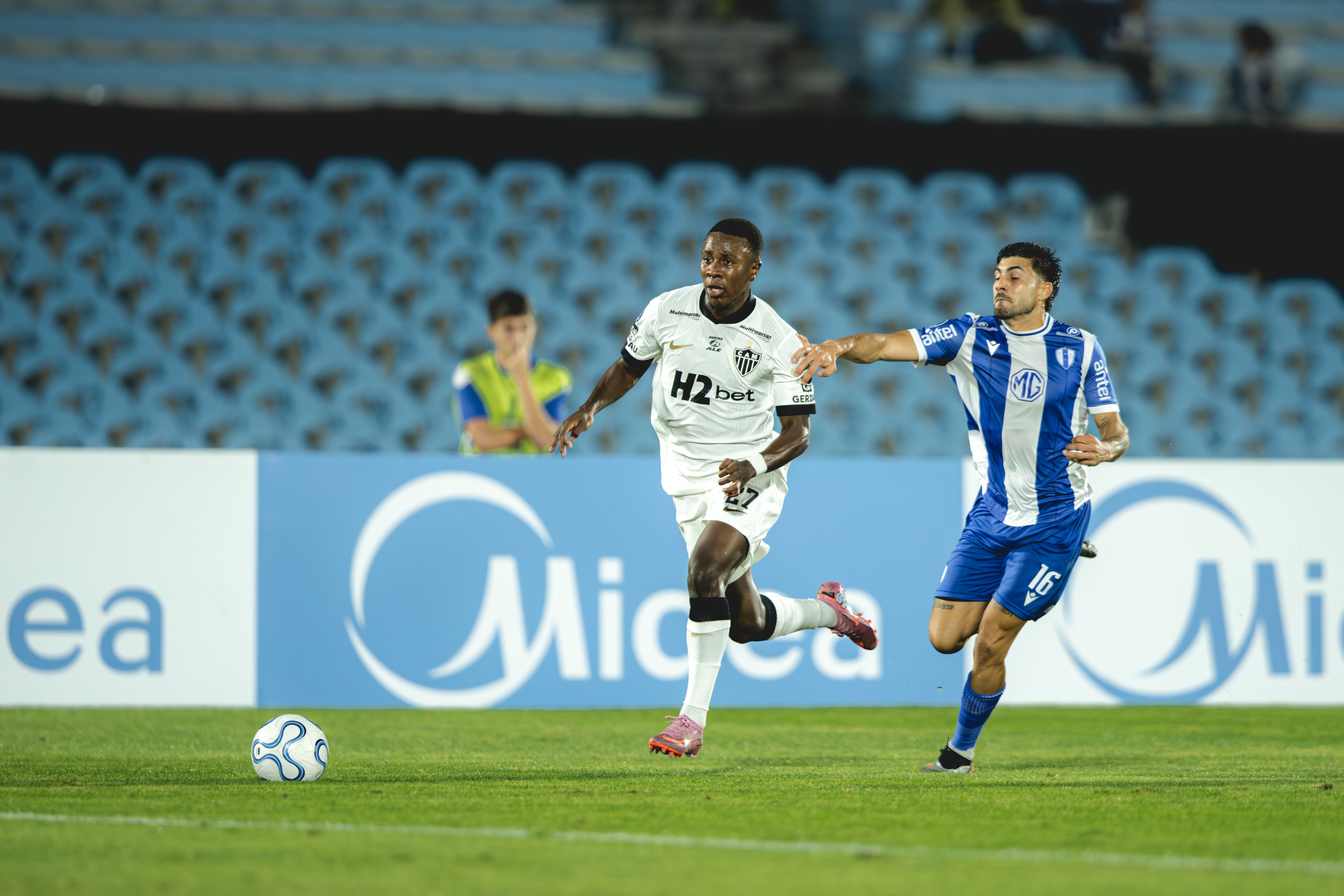 Domínguez mostra irritação com empate do Atlético-MG | Ge