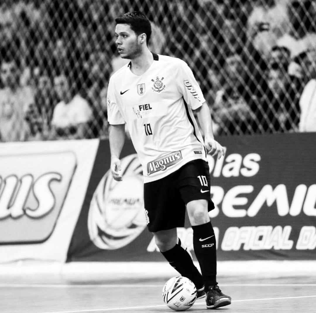 Ex-jogador do Corinthians Futsal morre após passar mal em aeroporto na Rússia
