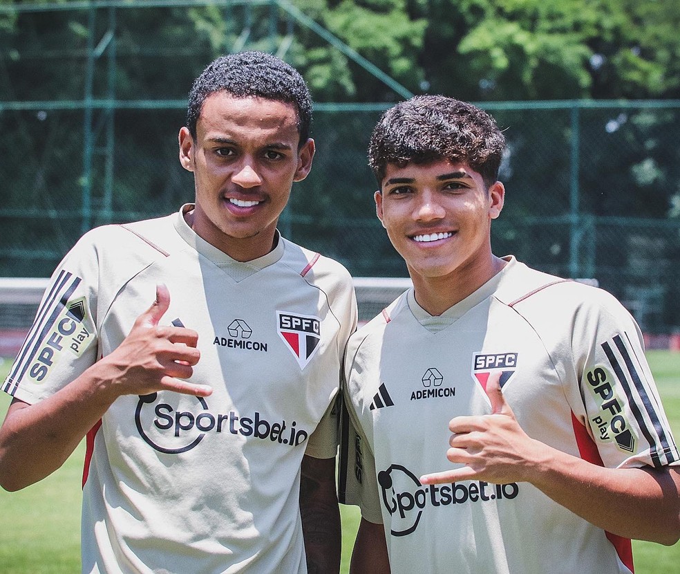 Caio Matheus e William Gomes em treino do São Paulo — Foto: Divulgação