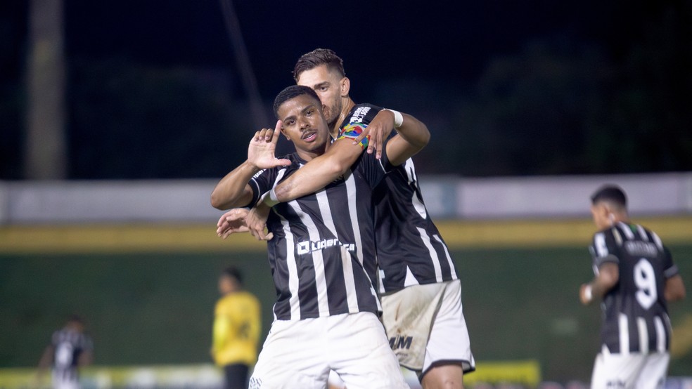 Leo Maia comemora gol do Figueirense contra o Ypiranga - Figueirense marcas inéditas