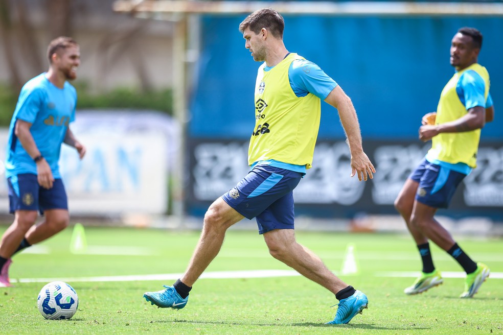Kannemann em treino do Grêmio — Foto: Lucas Uebel/Grêmio