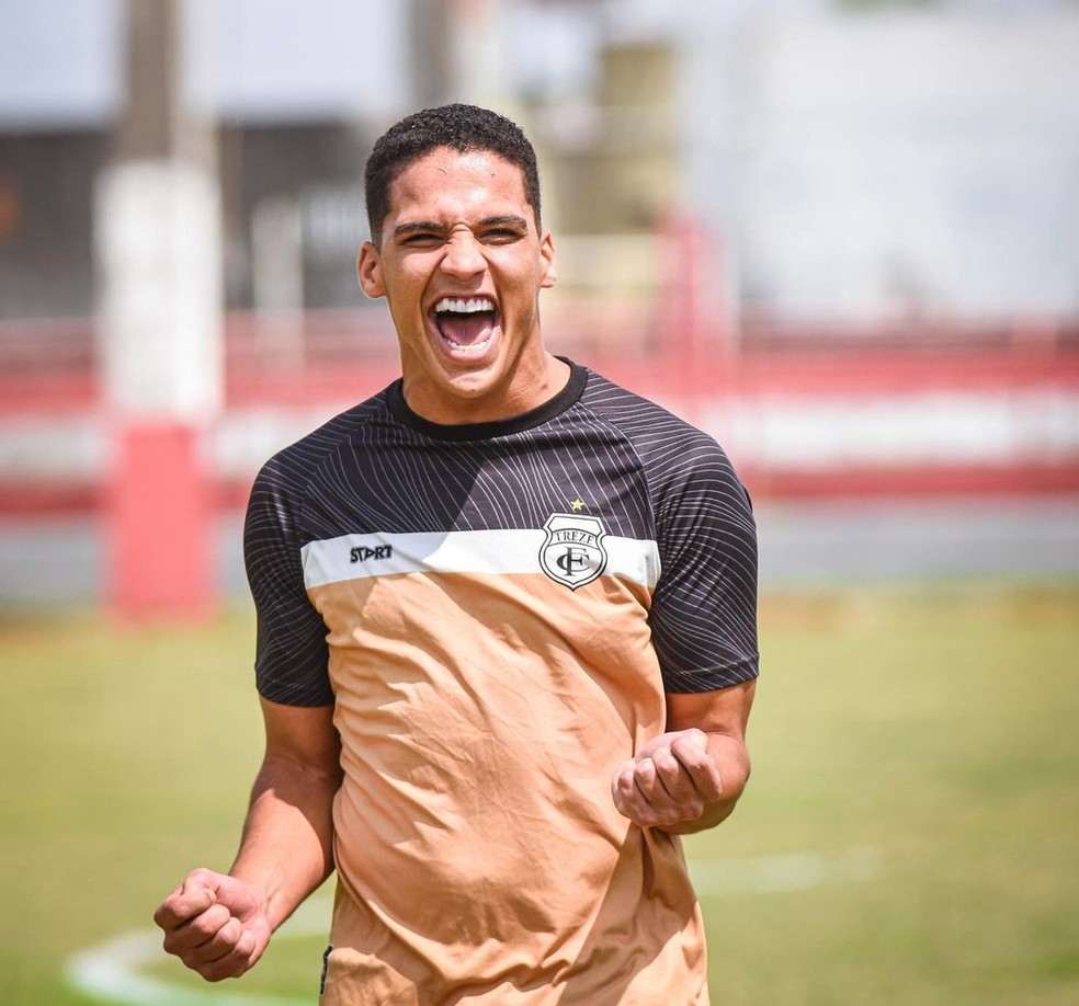Thiaguinho � o cara da S�rie D vestindo a camisa do Treze � Foto: Daniel Vieira/Treze