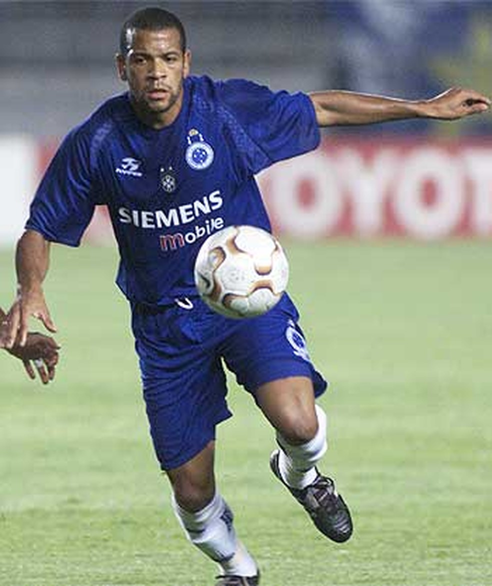Dudu em ação pelo Cruzeiro em 2004 — Foto: Divulgação