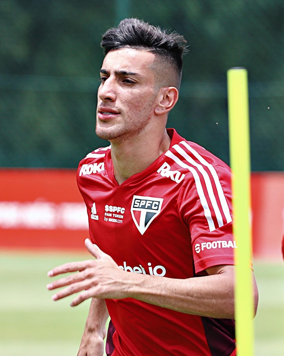 Pedrinho participa de treino no São Paulo — Foto: São Paulo FC