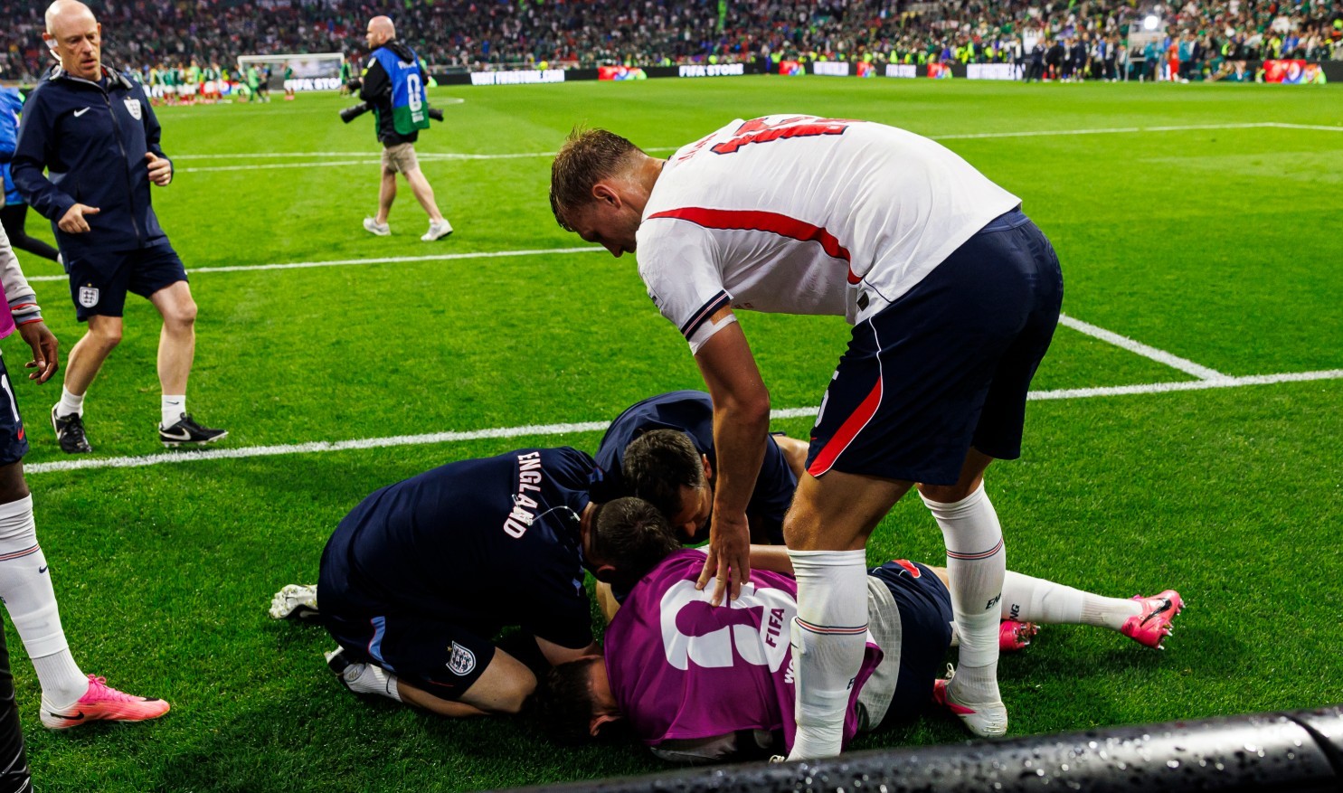 Jordan Henderson, da Inglaterra, está fora da Copa após se machucar em comemoração, diz TV