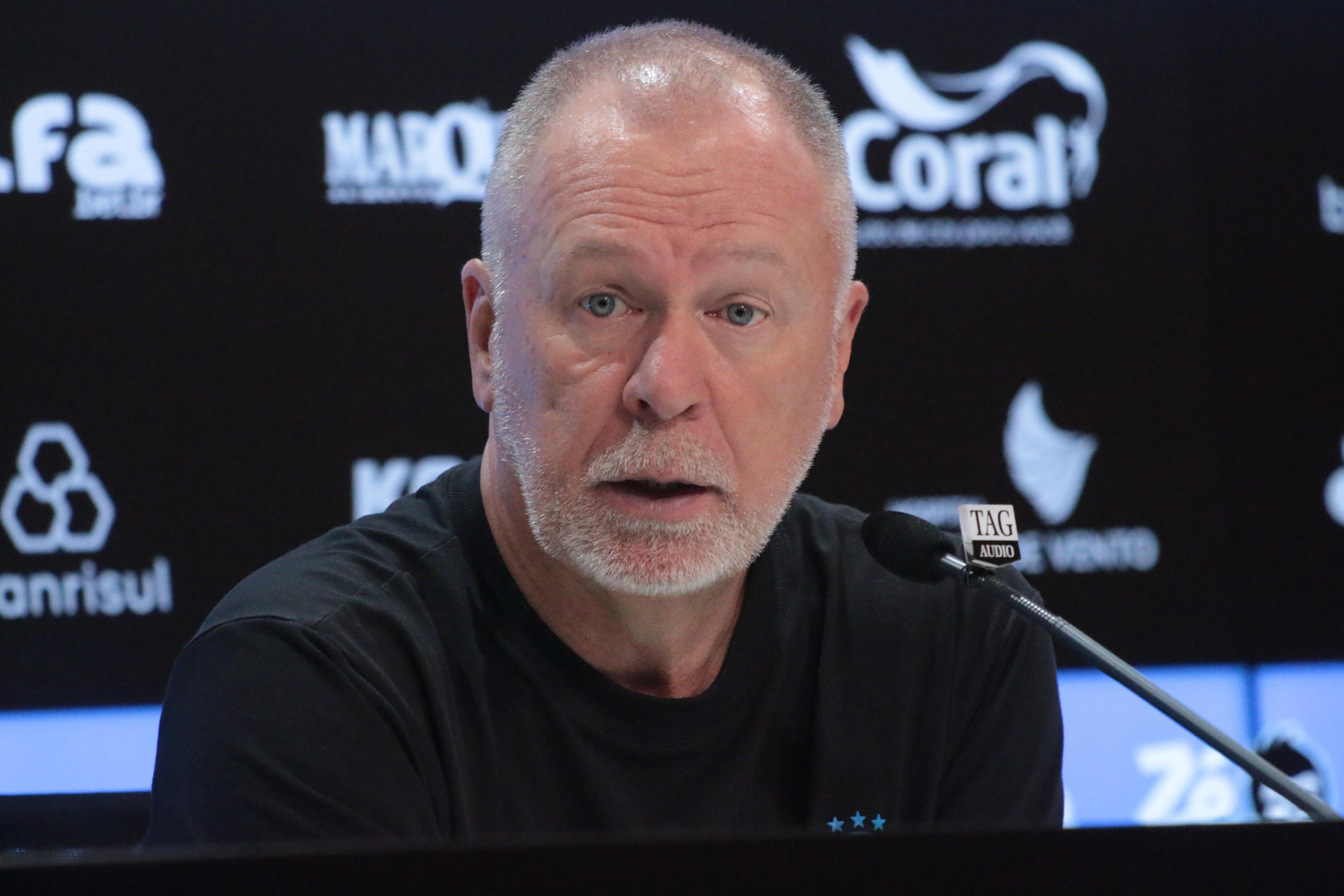 Mano admite falhas e cobra maturidade após derrota do Grêmio