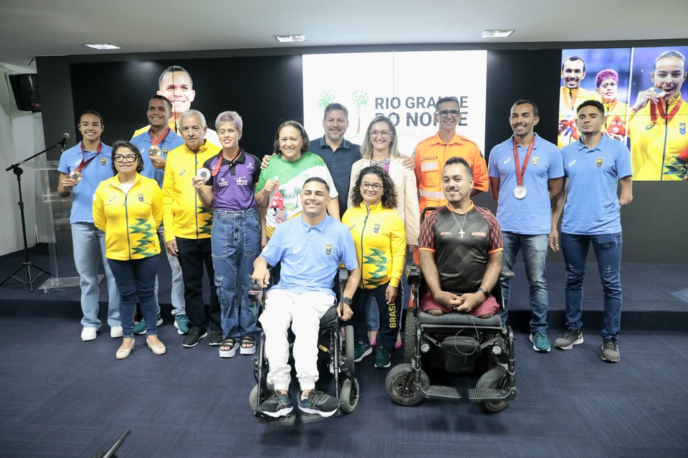 Governadora Fátima Bezerra recebe medalhistas paralímpicos e outros potiguares que foram a Paris — Foto: Carmem Felix