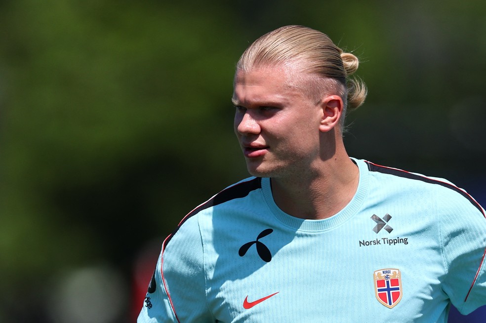 Haaland em treino da Noruega — Foto: Reuters