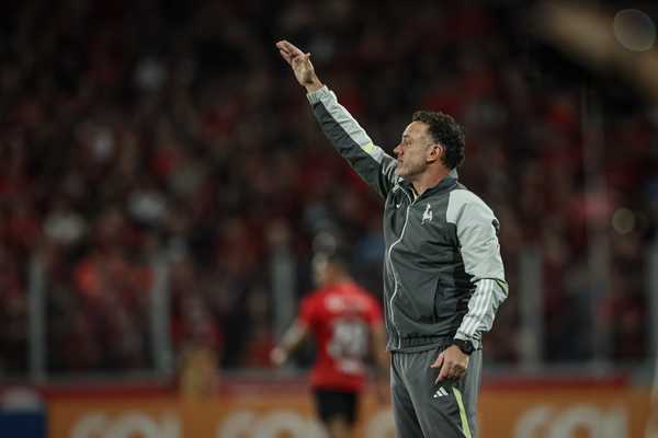 Milito admite crise esportiva no Atlético-MG: Muito difícil encontrar explicação