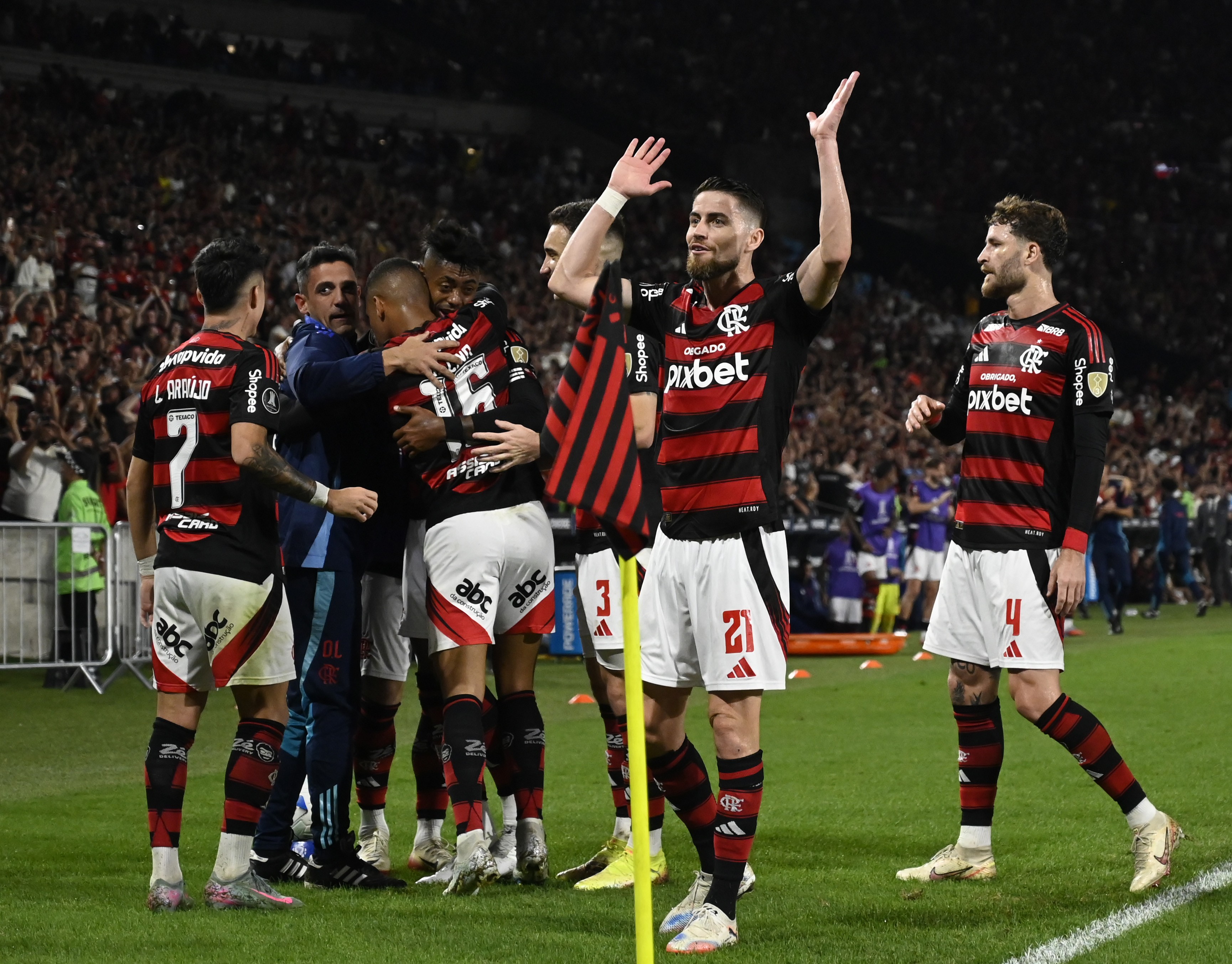 Flamengo Demonstra Superioridade e Eficiência nas Bolas Paradas na Primeira Etapa