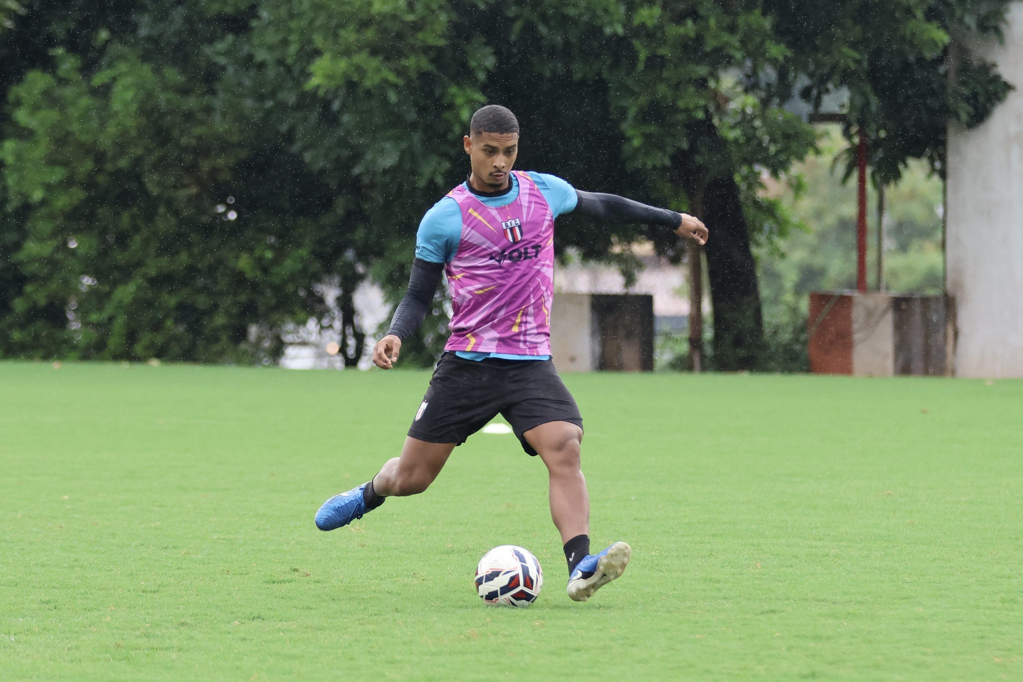 Botafogo-SP se reforça e renova com zagueiro de olho na Série B