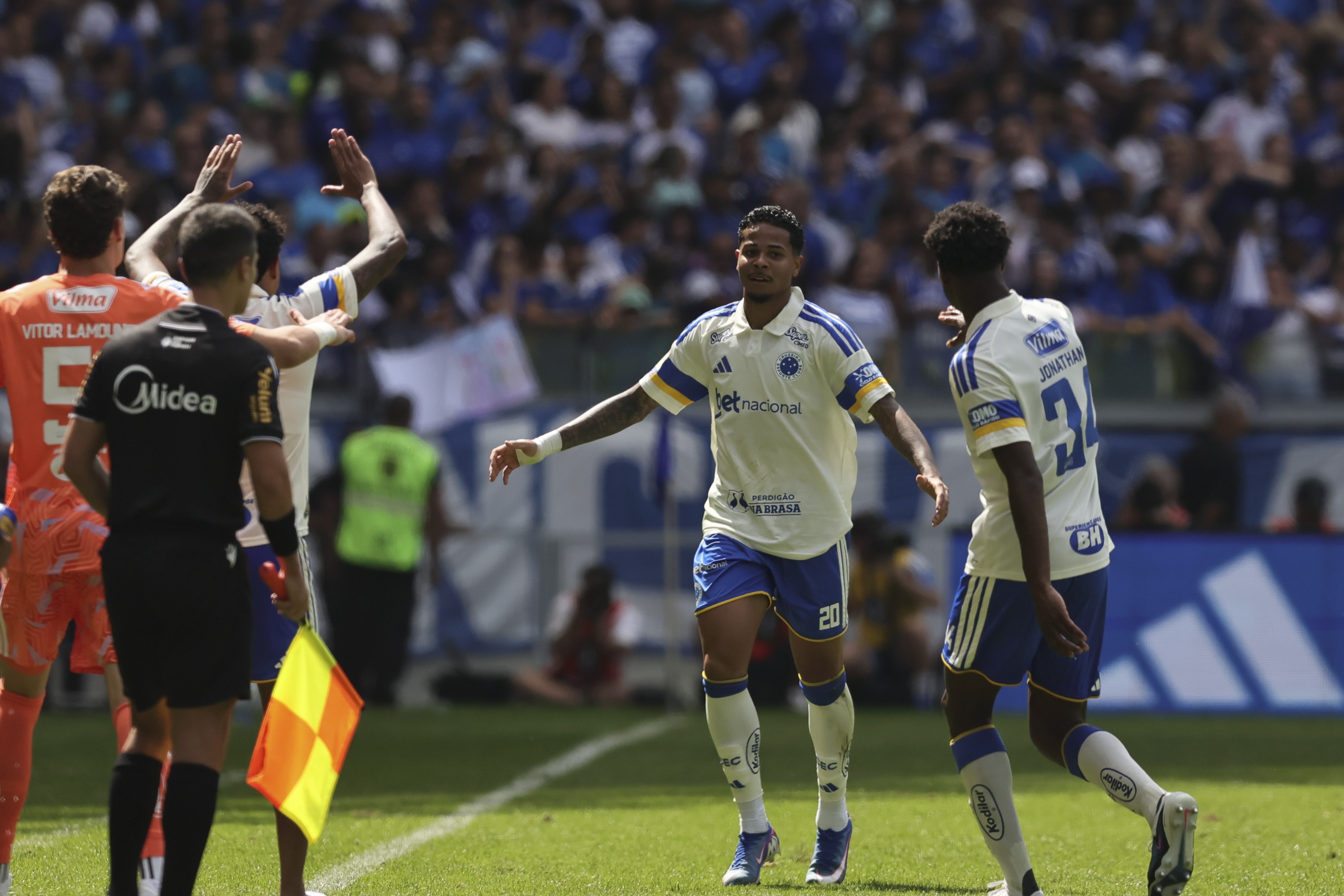 Cruzeiro vence com brilho de estreantes e solidez defensiva na rodada