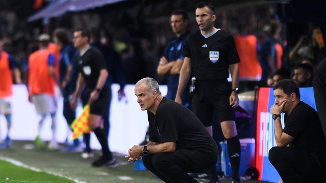 Marcelo Bielsa assumiu o comando do Uruguai em maio