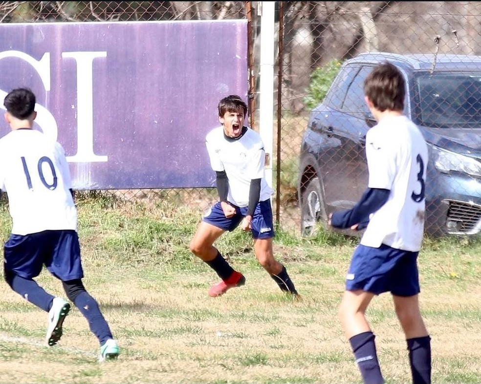 Joaqu�n Freitas em a��o na base do Acassuso � Foto: Divulga��o / Acassuso