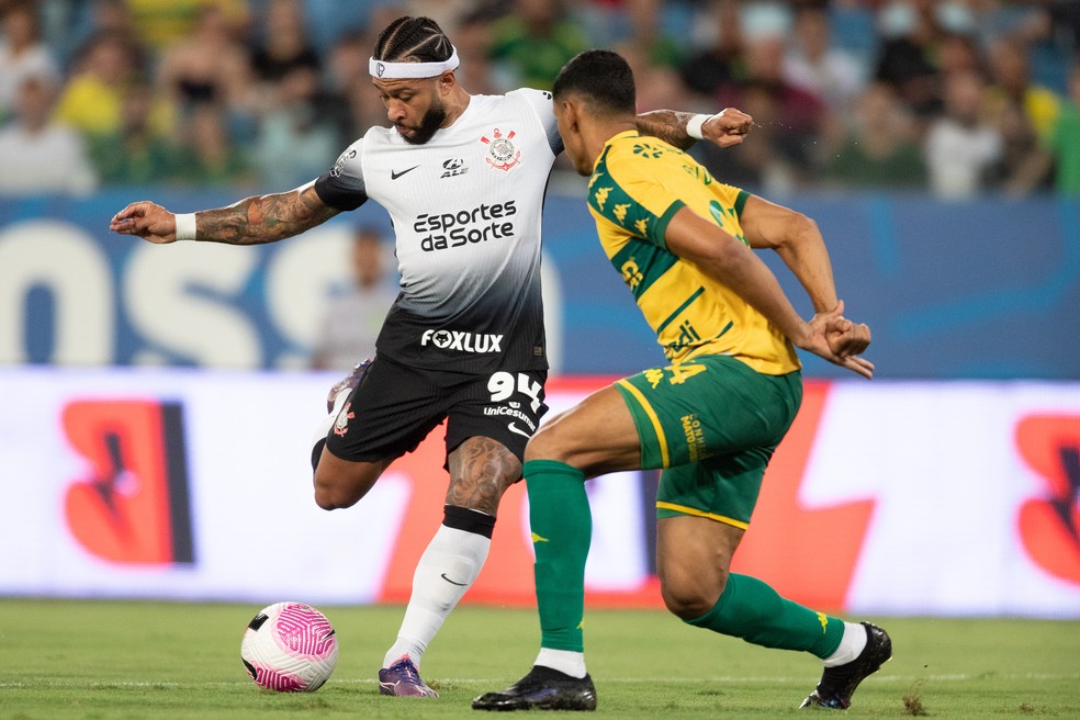 Memphis Depay em Cuiabá x Corinthians — Foto: Gil Gomes/AGIF