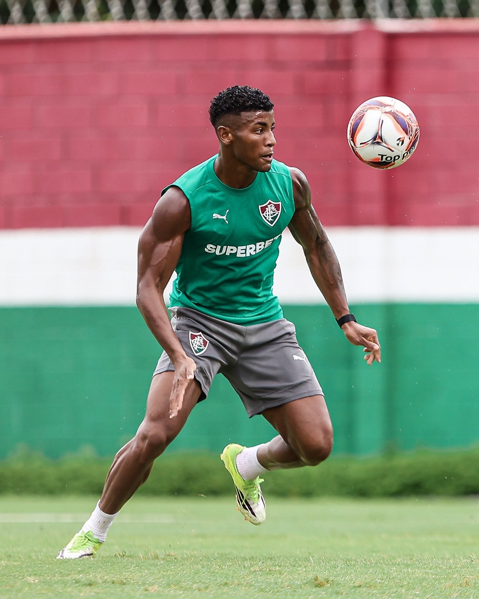 Zubeldía enfrenta dilema no meio-campo do Fluminense para o clássico contra o Vasco