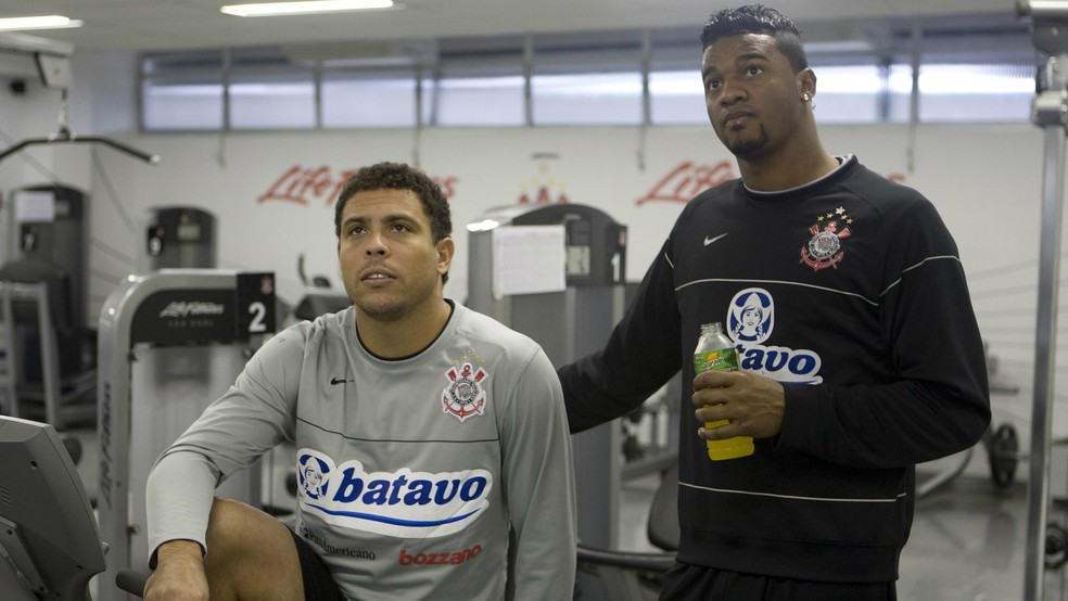 Felipe ao lado de Ronaldo no Corinthians em 2009 — Foto: Daniel Augusto Jr /Ag. Corinthians