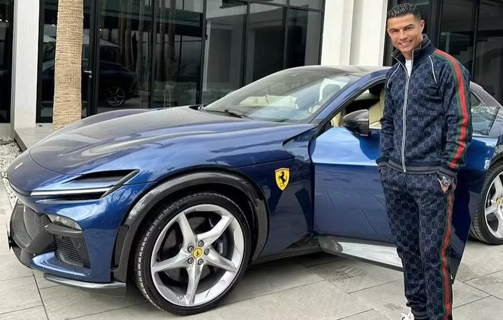 Ferrari Purosangue é apelidada pelo craque como o "carro da família" — Foto: Reprodução Instagram