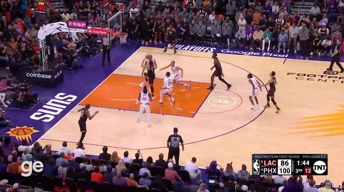 Devin Booker dá vitória aos Suns com 'buzzer beater' sensacional - Vídeos -  Jornal Record