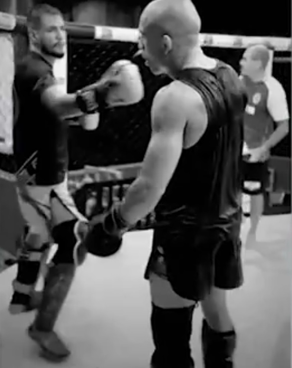 Wendel Almeida em treino com José Aldo, no Rio de Janeiro — Foto: Reprodução/Rede Amazônica Acre