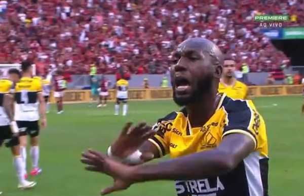 Reação de Allano do Criciúma Após Pênalti para o Flamengo